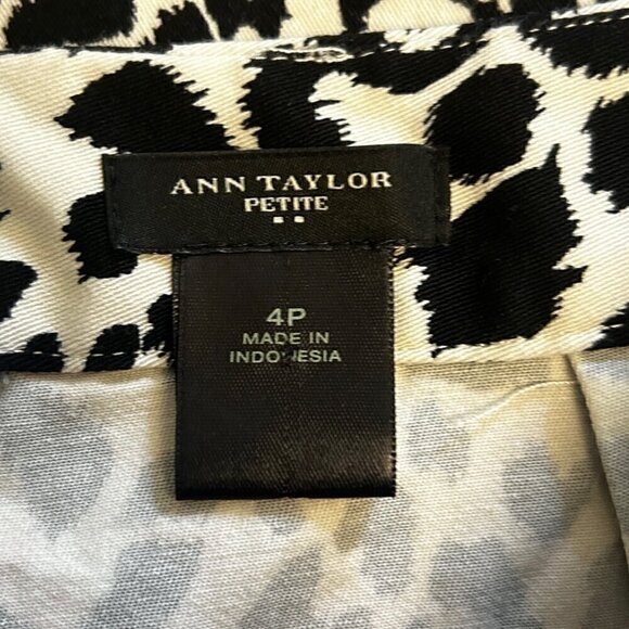 Ann Taylor Women's White Leopard Print Pencil Skirt, Size 4 (Petite) - Picture 5 of 6